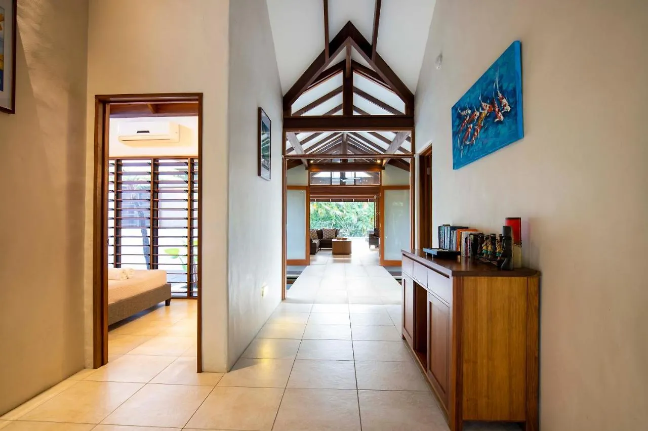 Indah Port Douglas Villa